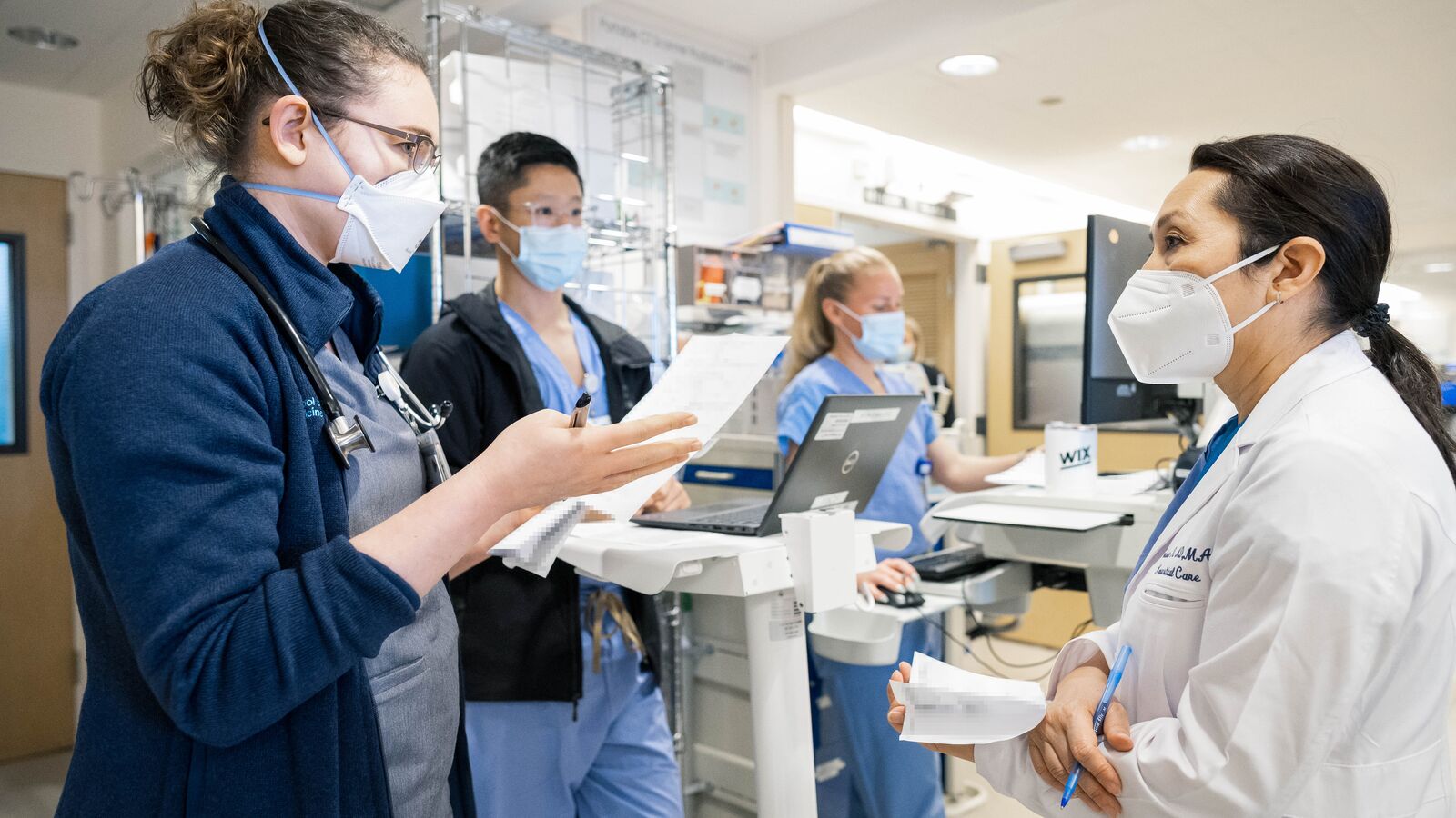 pharmD and other staff in rounds in parnassus hospital