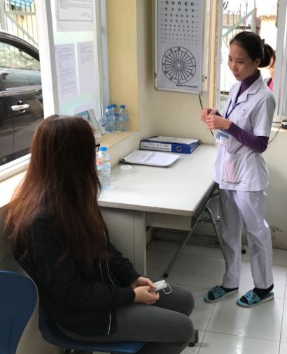 Woman meets with a nurse